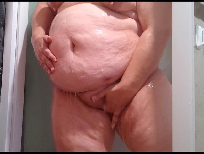 Fat BBW unter der Dusche